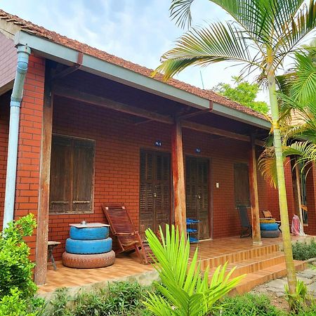 Cat Tien Farmer Lodge Quan Tom Exterior photo